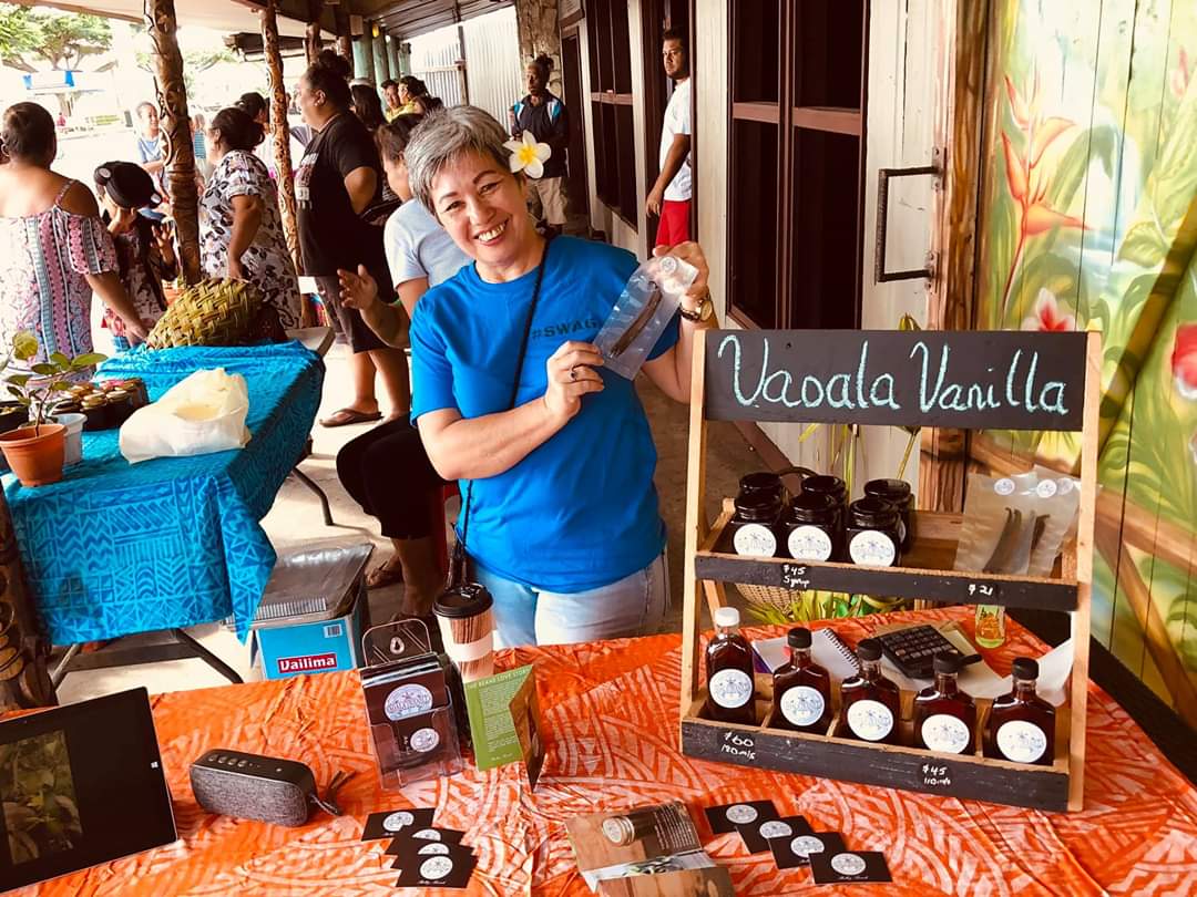 Shelley Burich founder of Vaoala Vanilla happily displaying her vanilla products at the local organic farmers market in Samoa